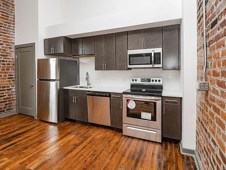 1711 E Main St — Photo 3