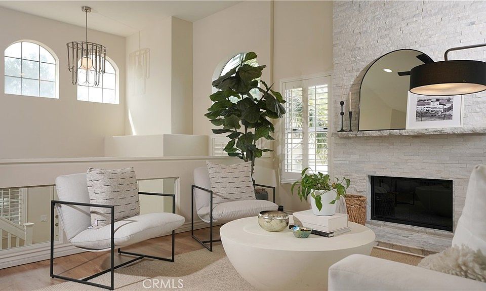 1st image of 6 Kendall Pl