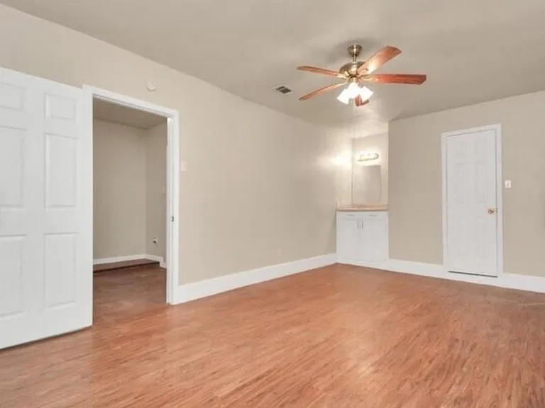 4803 Beechaven St — Photo 23
