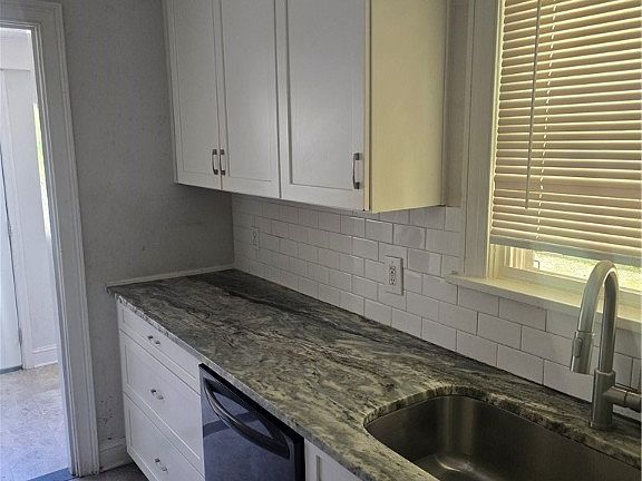 4th image of 110 S Elm Ave