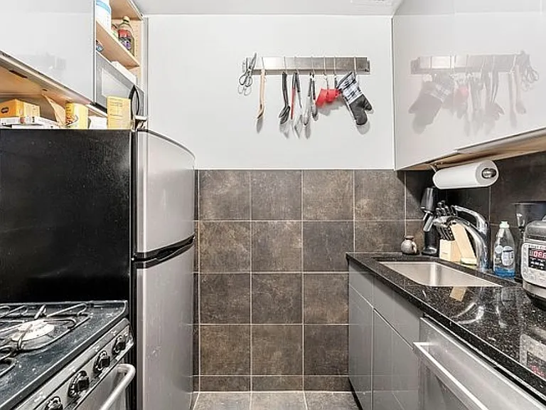 140 W 76th St #PHA — Photo 5