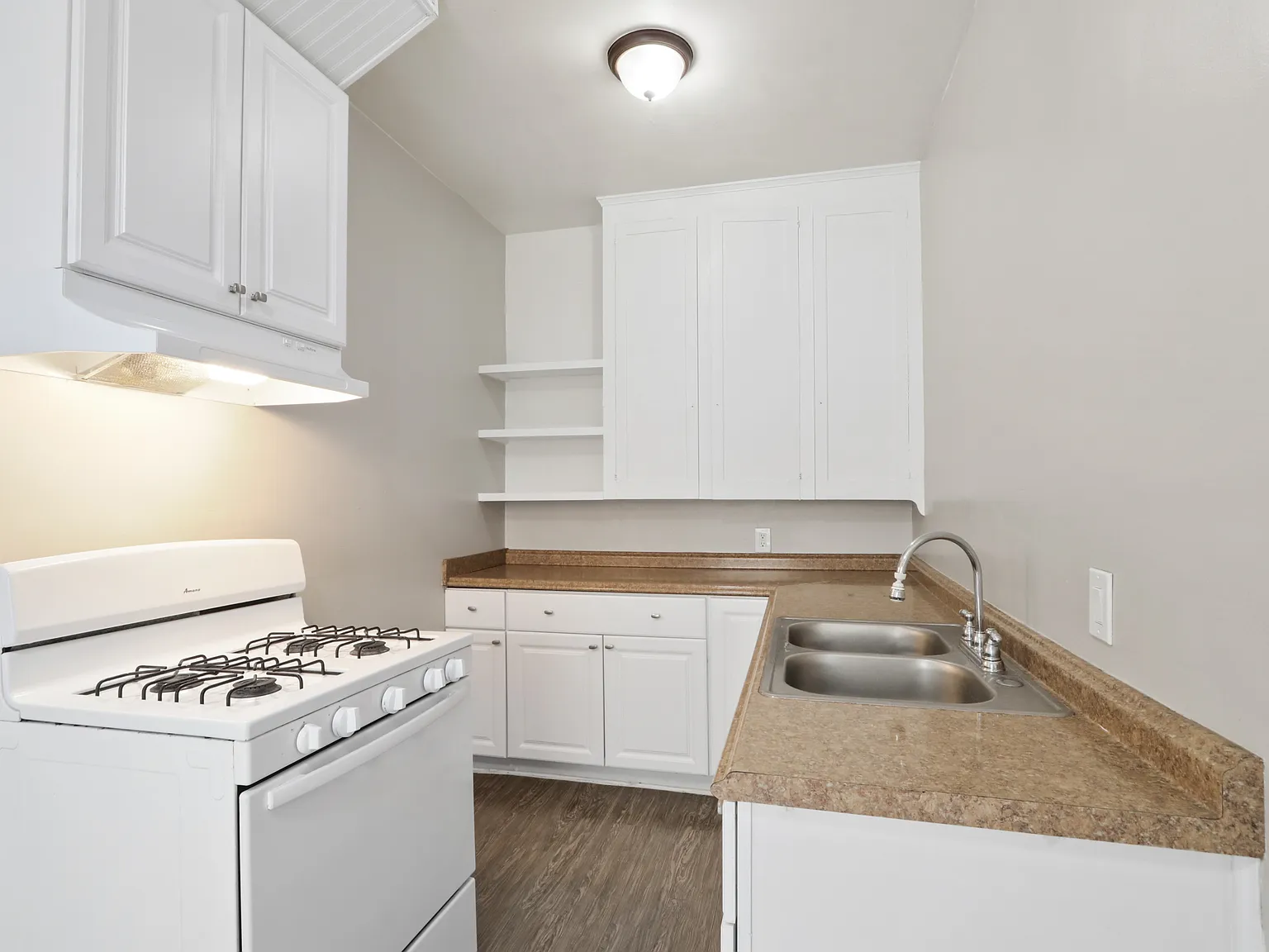 Studio, 590 sqft, $1,600 — Photo 3