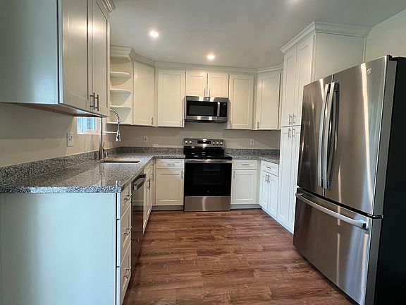 2nd image of 586 Alberta Ave