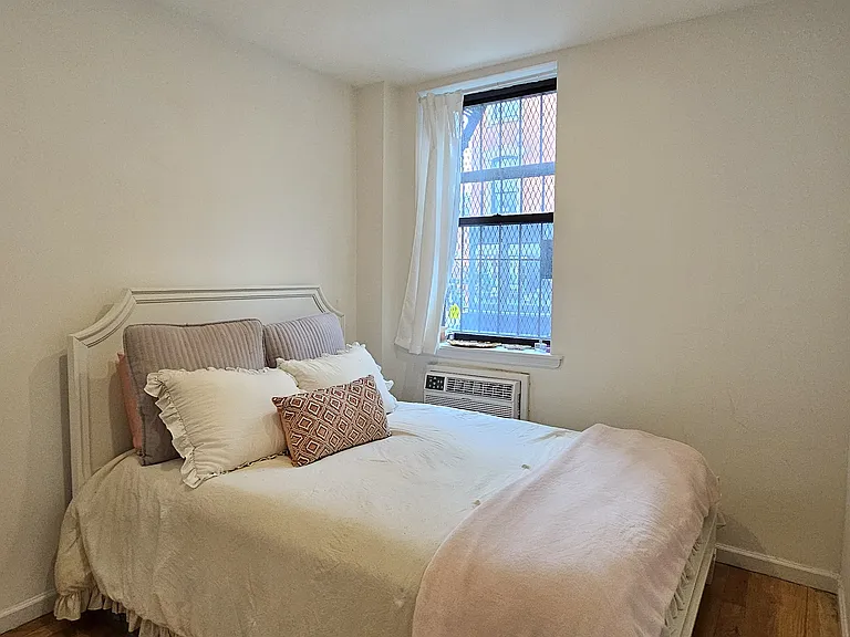 251 E 13th St #2 — Photo 7