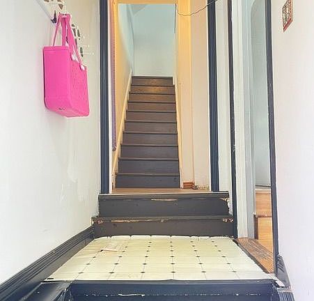 5th image of 19 Cardell Ave