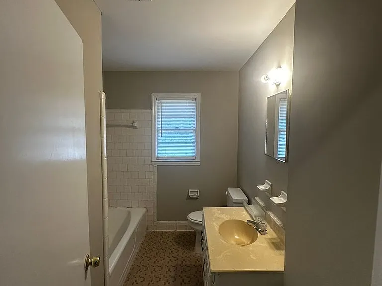 825 Woodlawn Dr — Photo 9