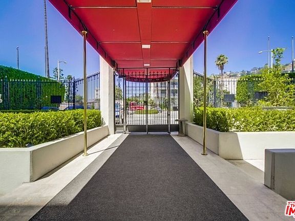 3rd image of 1424 N Crescent Heights Blvd Unit 60