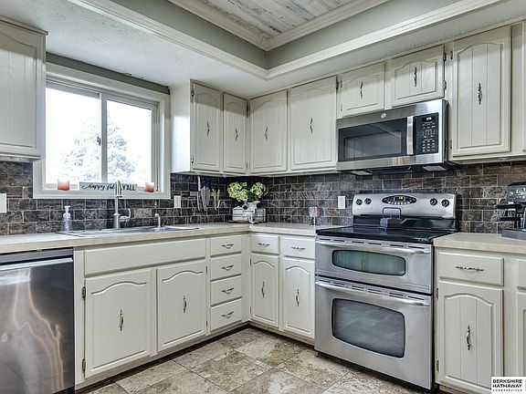 5th image of 13610 Redwood Cir