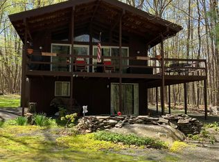 224 Basswood Dr, Hawley, PA 18428