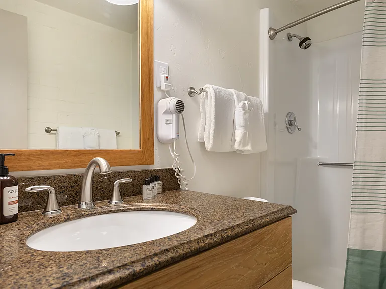 Bathroom 2 | Shower/ Tub Combo | Toilet