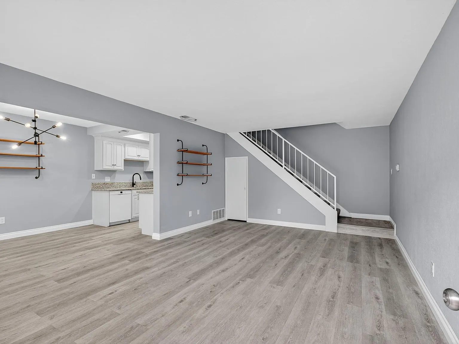 2 bed, 904 sqft, $2,995 — Photo 1