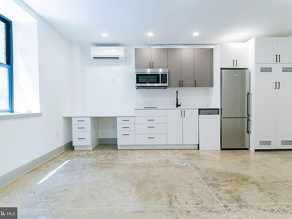 4th image of 1935 E Hazzard St #103/104
