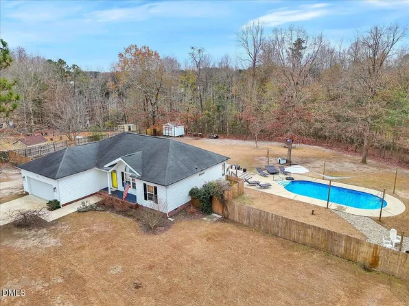 188 Scarlet Oak Dr, Raeford, NC 28376