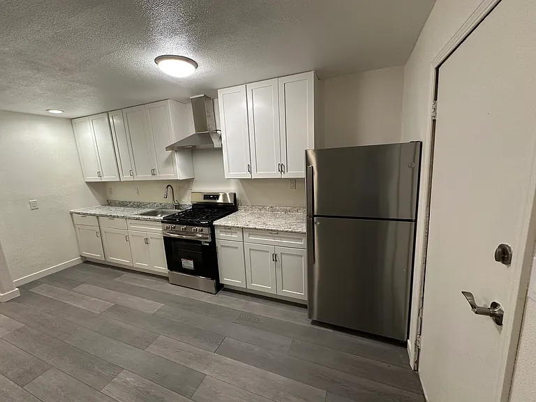 921 E Devonshire Ave #B — Photo 4