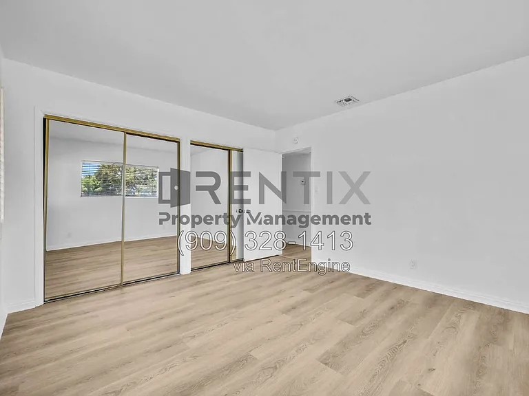 1920 Oakwood Ave — Photo 17