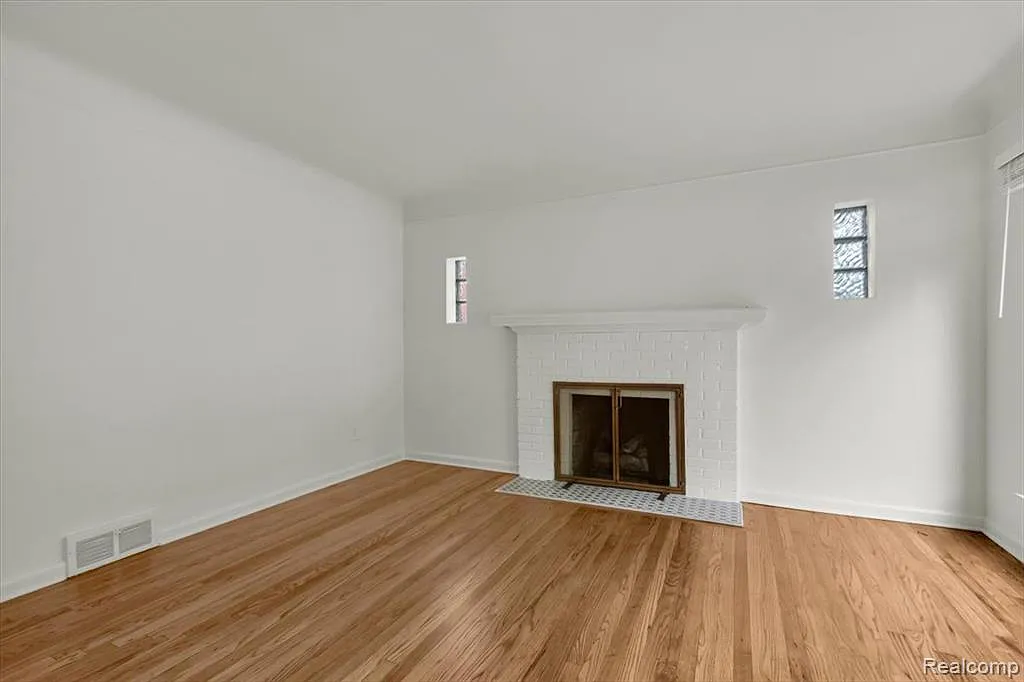 3 bed, 2.0 bath, 1922 sqft, $2,500 — Photo 4
