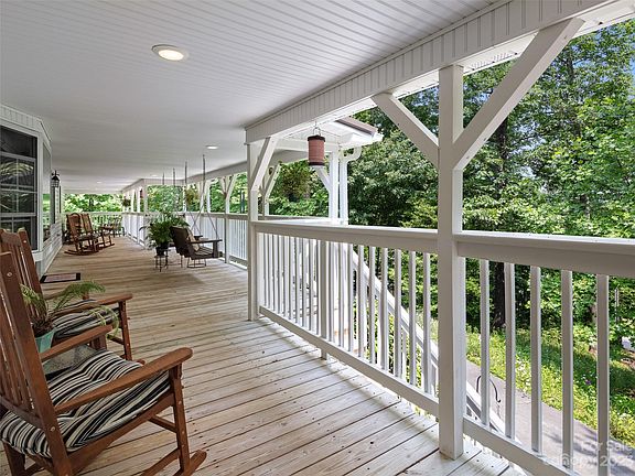 4th image of 355 Dayton Dr