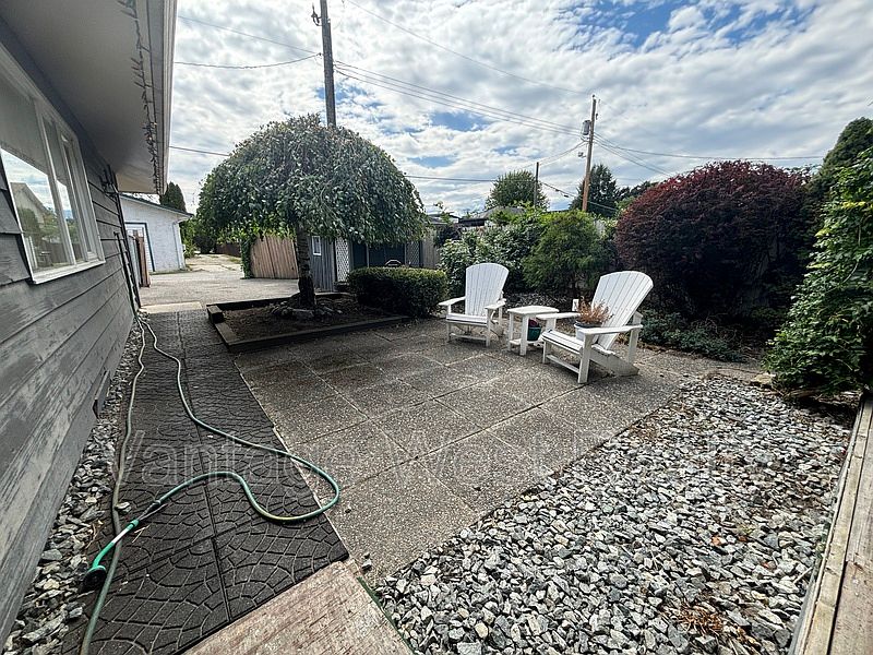 1st image of 2470 Pandosy St
