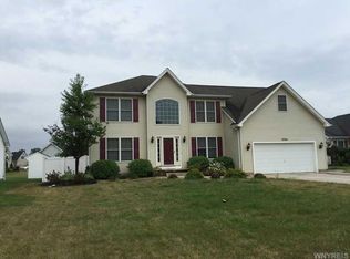 2764 Driftwood Dr, Niagara Falls, NY 14304