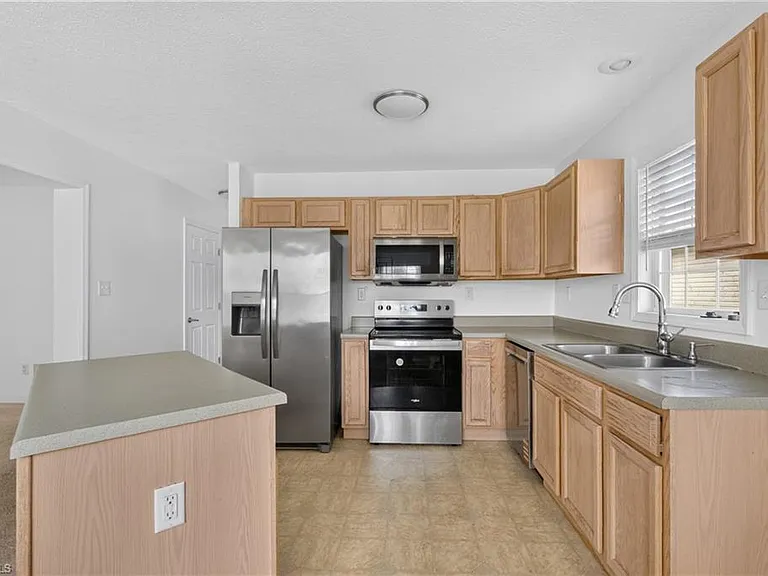 250 Leawood Cir — Photo 8