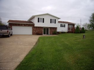 7074 Hill Dr NW, Malvern, OH 44644