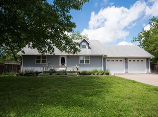 1030 N Harrison St, Auburn, KS 66402