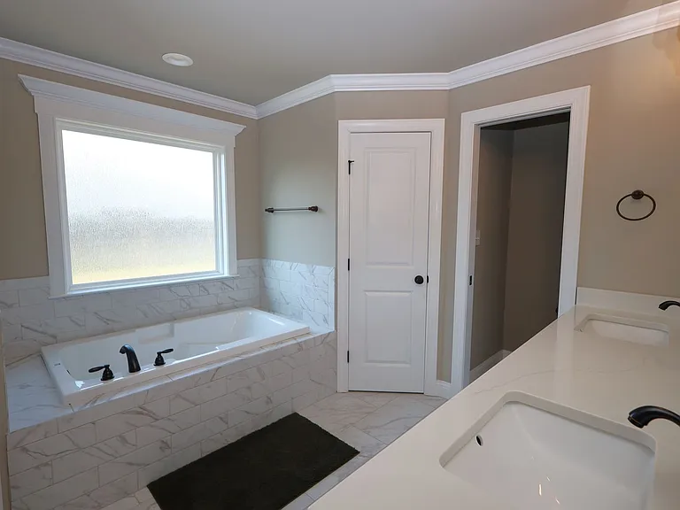 124 Floyd McNeal Dr — Photo 8