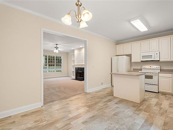 5th image of 4455 Baylor St