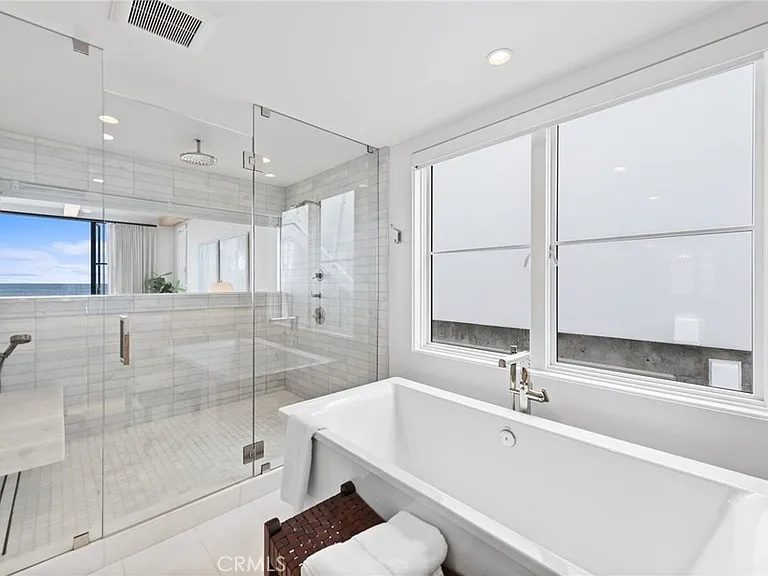 2148 E Oceanfront — Photo 46