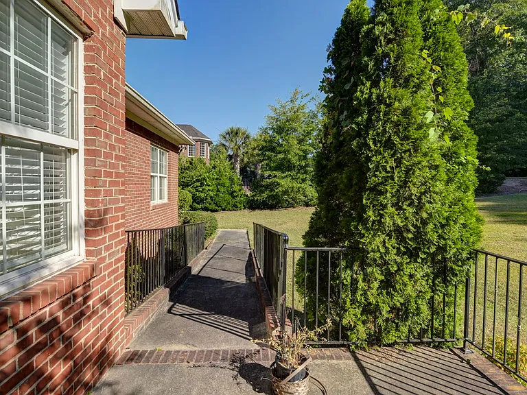 108 Hastings Point Dr — Photo 40
