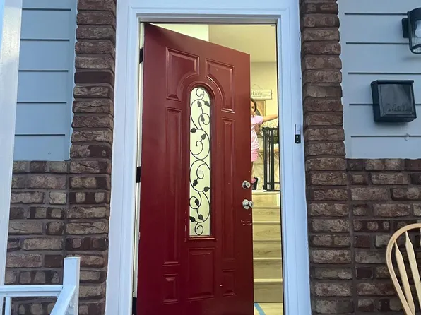 1328 Outer Dr, Hagerstown, MD 21742