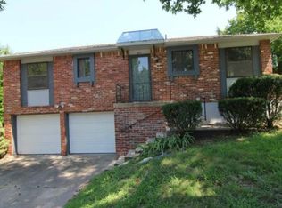 921 NW Canterbury Ct, Blue Springs, MO 64015