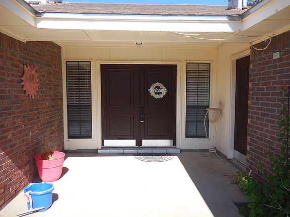 2nd image of 725 Villa Flores Dr