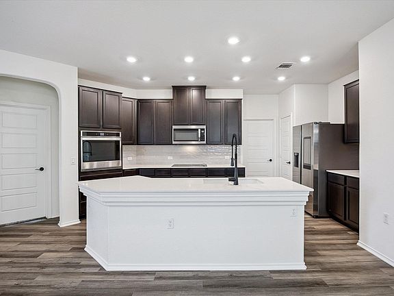 5th image of 4701 Colmar Dr