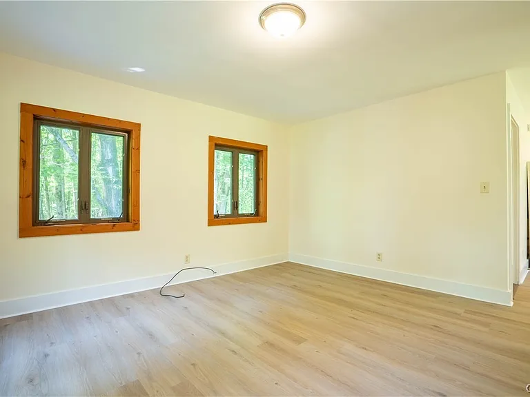 7481 Hoffman Rd — Photo 4