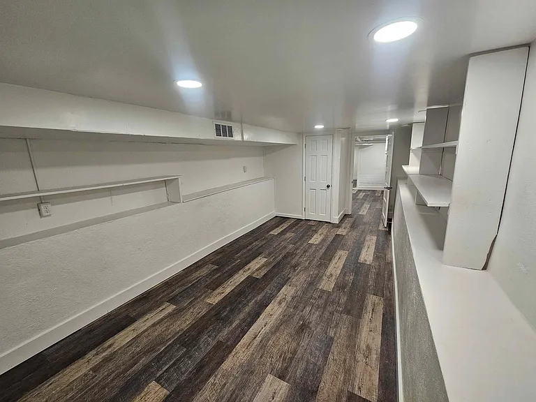 1032 1/2 Lincoln Pl — Photo 7