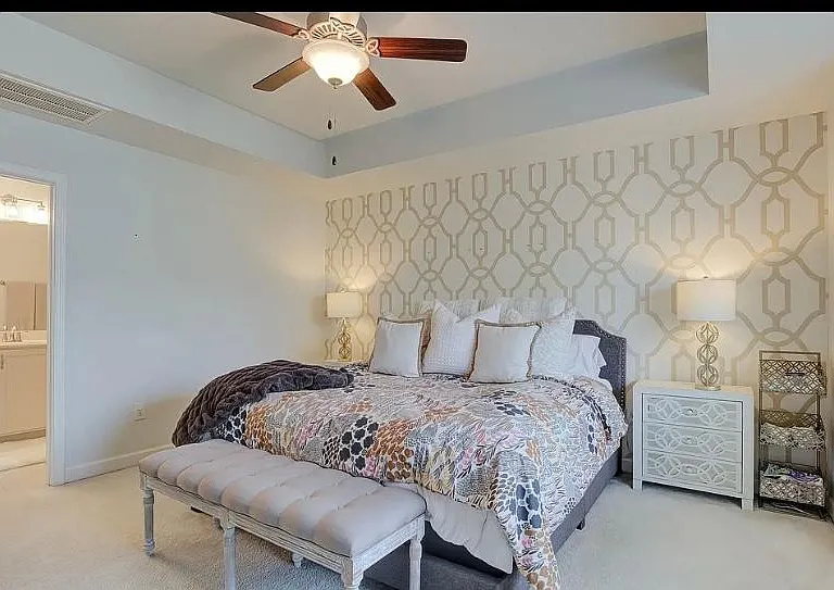 1389 Regents Ln — Photo 1
