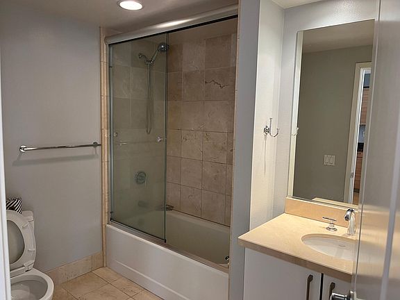 3rd image of 329 Bay St APT 402