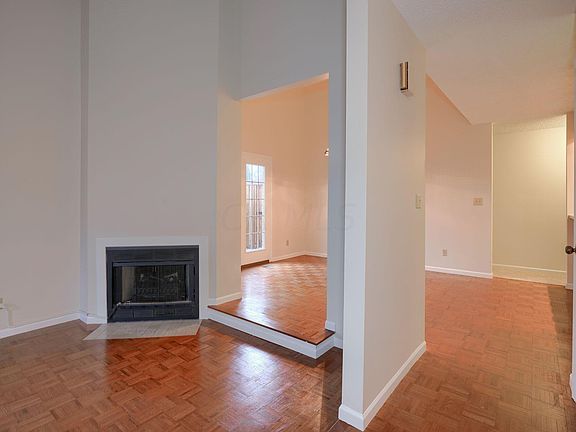 3rd image of 431 Williamsburg Ln NW APT A
