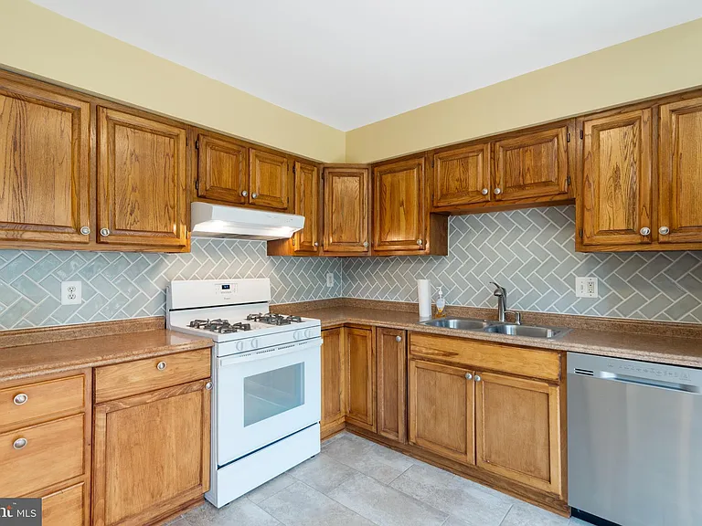 8608 Rocky Gap Ct — Photo 5