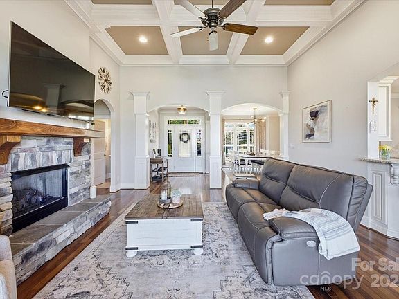 5th image of 7511 Pine Glade Dr