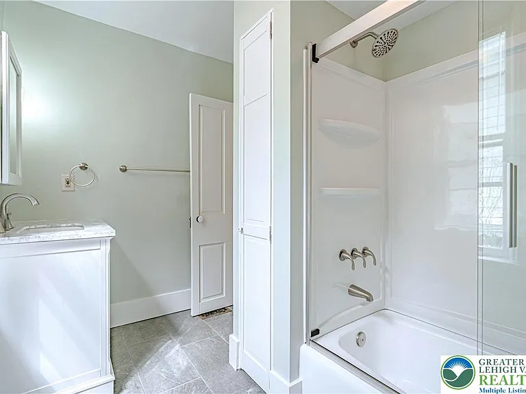 239 E Church St — Photo 22