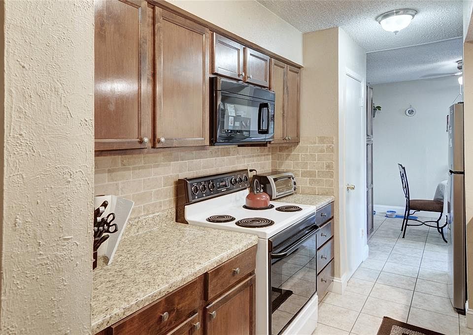 GALLEY KITCHEN