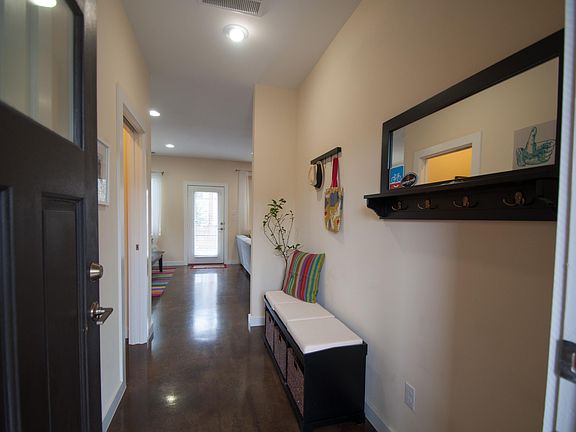 4th image of 3505 Villa Ct Unit 8