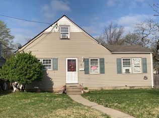 9 Bernard St, Lawrence, NY 11559