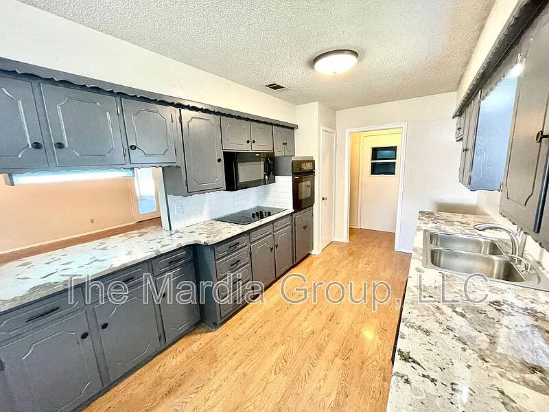3 bed, 2.0 bath, 1682 sqft, $1,850 — Photo 4