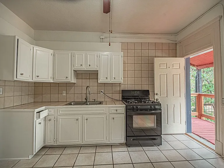 207 Midway Ave — Photo 8