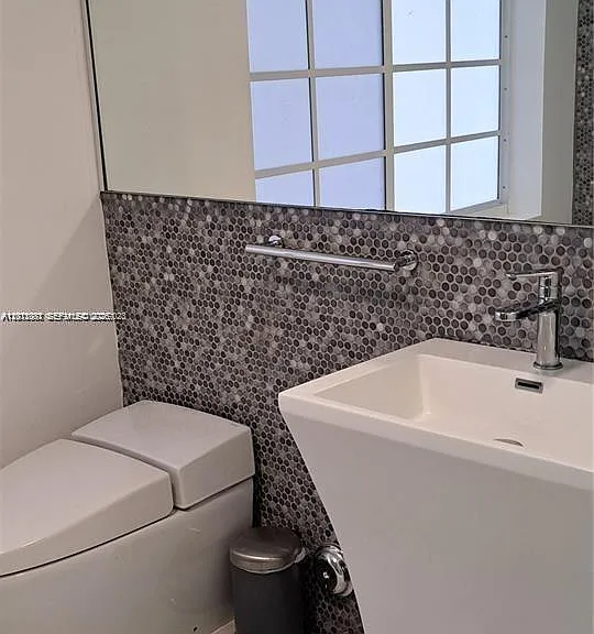 846 Michigan Ave #101 — Photo 13