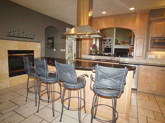 3rd image of 125 Brook Dr