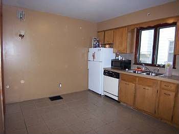 2nd image of 943 Dewey Ave